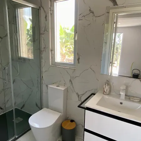 Ammos Luxury Suits And Residences פאהיה