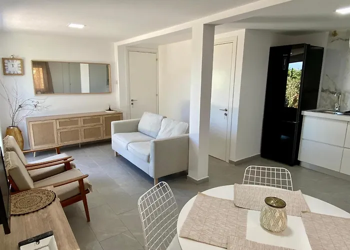 Ammos Luxury Suits And Residences 페이야